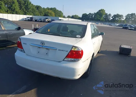 2005 Toyota Camry Le z USA, uszkodzony, nr VIN 4T1BE32K65U425597